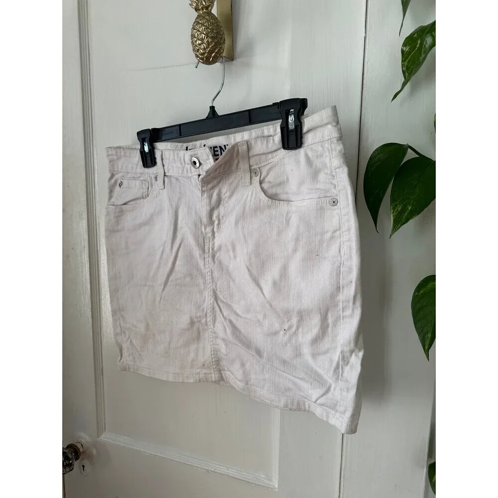 Denim Levi’s Denizen women’s size 10 white skirt